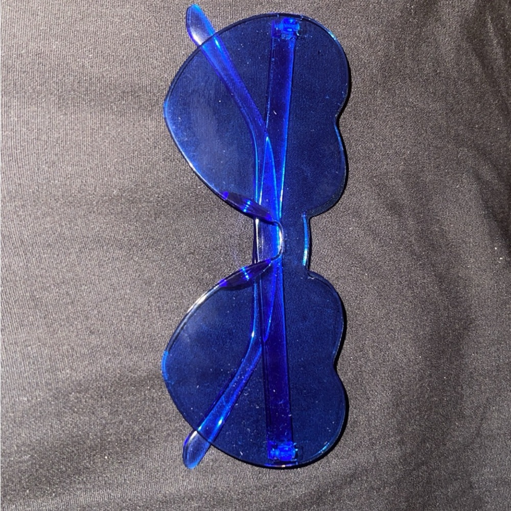 Sunglasses 🕶️ 💙 - Picture 3 of 3